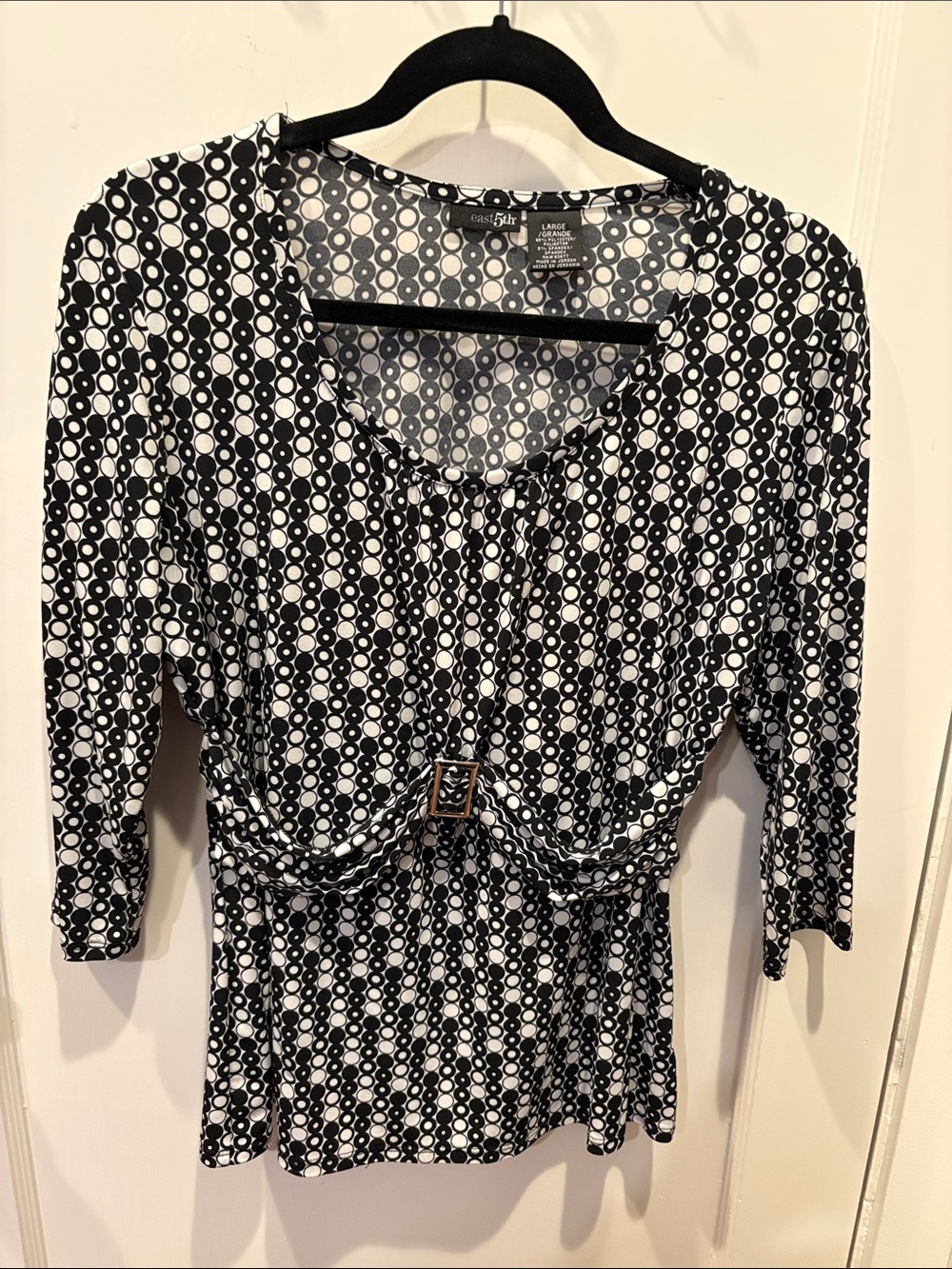 East 5th Black and White Geometric Buckle-Front Long Sleeve Top BN534